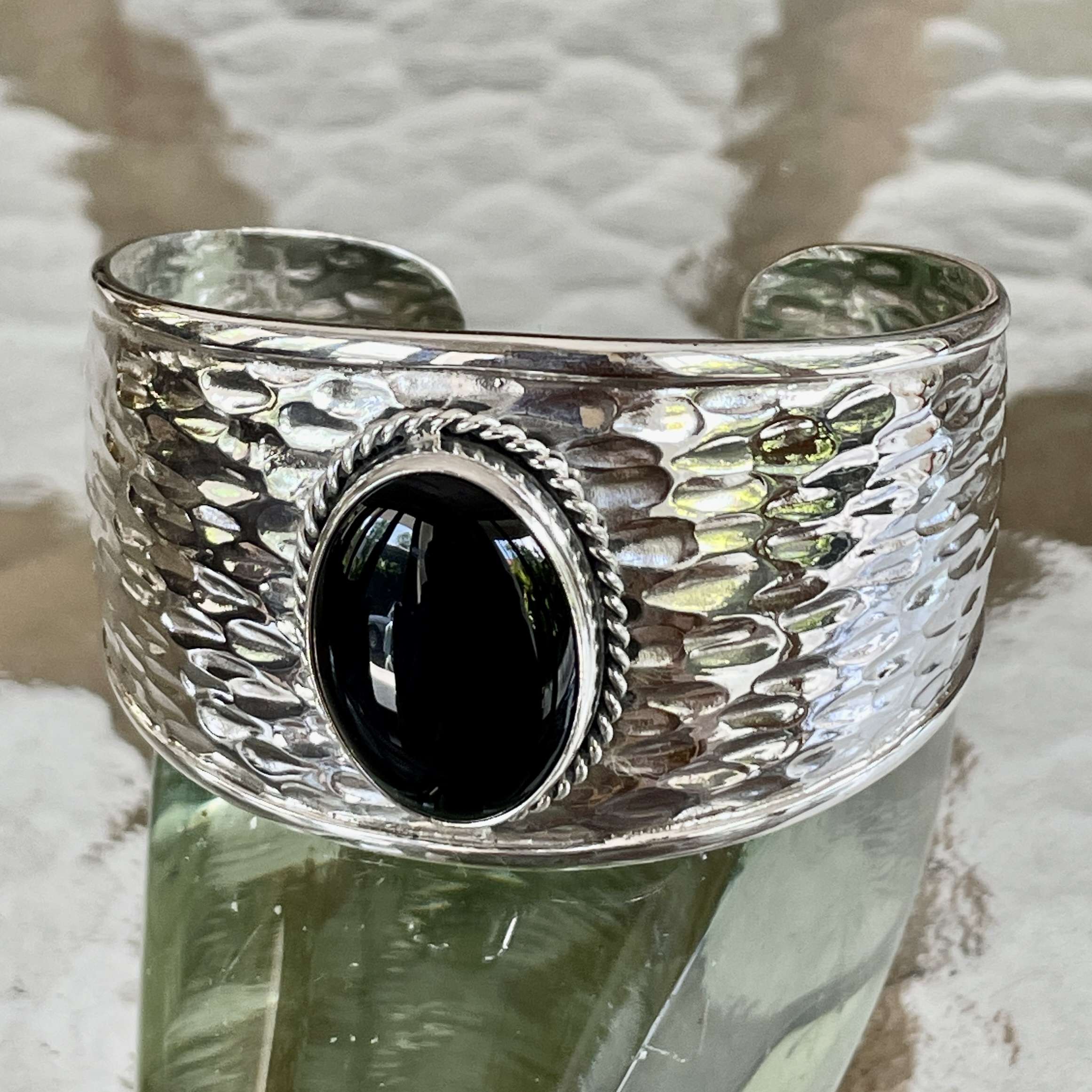 (HANDMADE 925 BALI STERLING SILVER HINGE BRACELETS WITH ONYX)